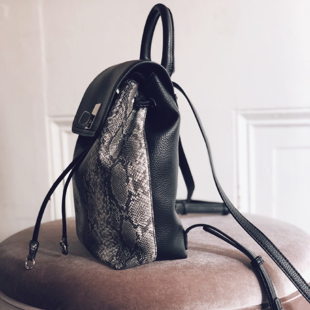 Last 1✨Tegan Vegan Leather Snakeskin Mini Backpack - Picture 5 of 8